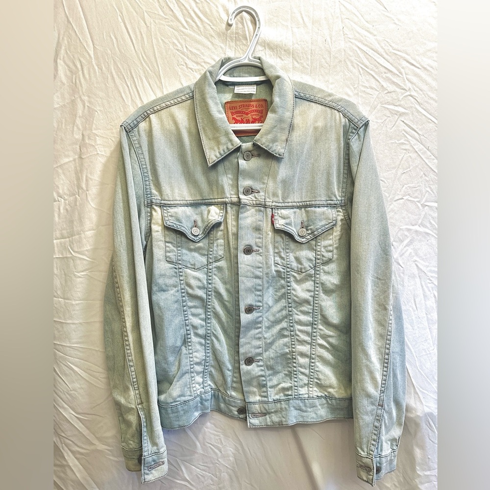 Levi’s • Sky Blue • Light-Weight Trucker Jacket • Medium • Used / Good Condition